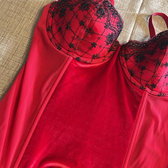 Red Lingerie Set - Picture 4 of 4